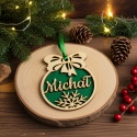 Personalizowana bombka z imieniem – drewniana ozdoba choinkowa 10 cm z filcem (3 kolory)